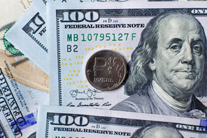 Центробанк РФ повысил курсы доллара и евро на 25 февраля более чем на 6 рублей