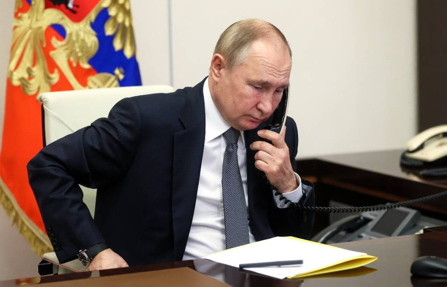 Путин проинформировал президента Ирана о ходе спецоперации по защите Донбасса