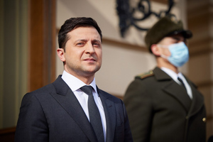 В Офисе президента Украины заявили, что Зеленский остаётся в Киеве