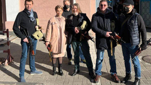 Юлия Тимошенко опубликовала фото с автоматом в руках