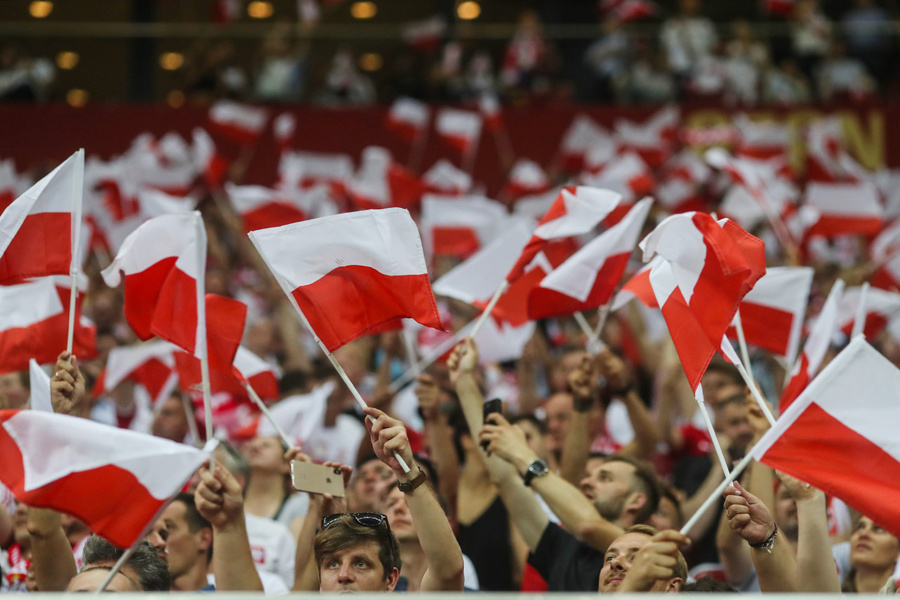 Болельщики сборной Польши. Обложка © Сайт Польского футбольного союза