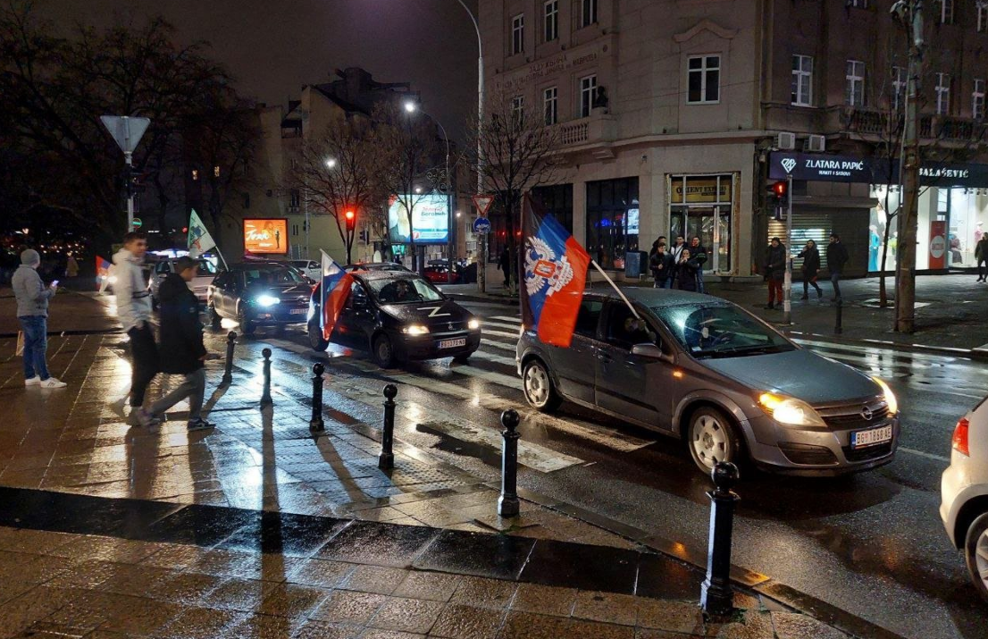 Автопробег в Сербии в поддержку операции Москвы на Украине. Фото © Twitter / Jovin Mickey