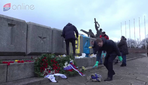 Жители Риги привели в порядок осквернённый памятник воинам-освободителям