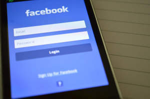Депутат Горелкин: Россияне массово покидают Facebook из-за замедления и фейков