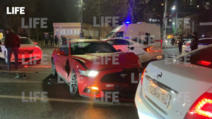Водитель на Ford Mustang сбил сотрудника ДПС у здания администрации в Краснодаре