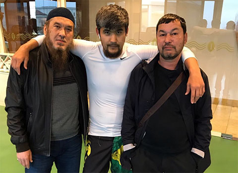 Слева направо: Насыров Абдурашит — Абрам, Арман Дикий и Лёха Семипалатинский. Фото © Instagram / arman_dikiy