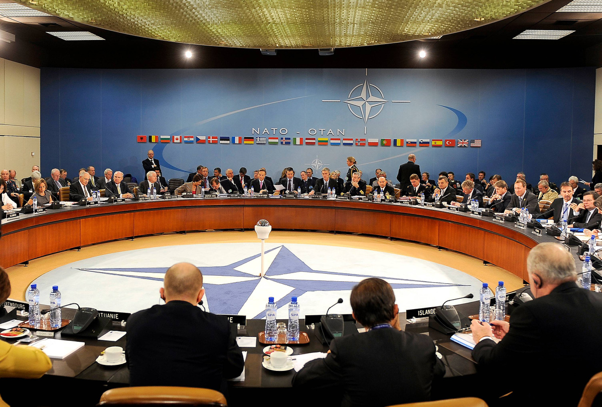 Нато начало создания. Североатлантический Союз НАТО. Совет безопасности НАТО. Заседание совета Россия НАТО 2001. Парламентская Ассамблея НАТО.