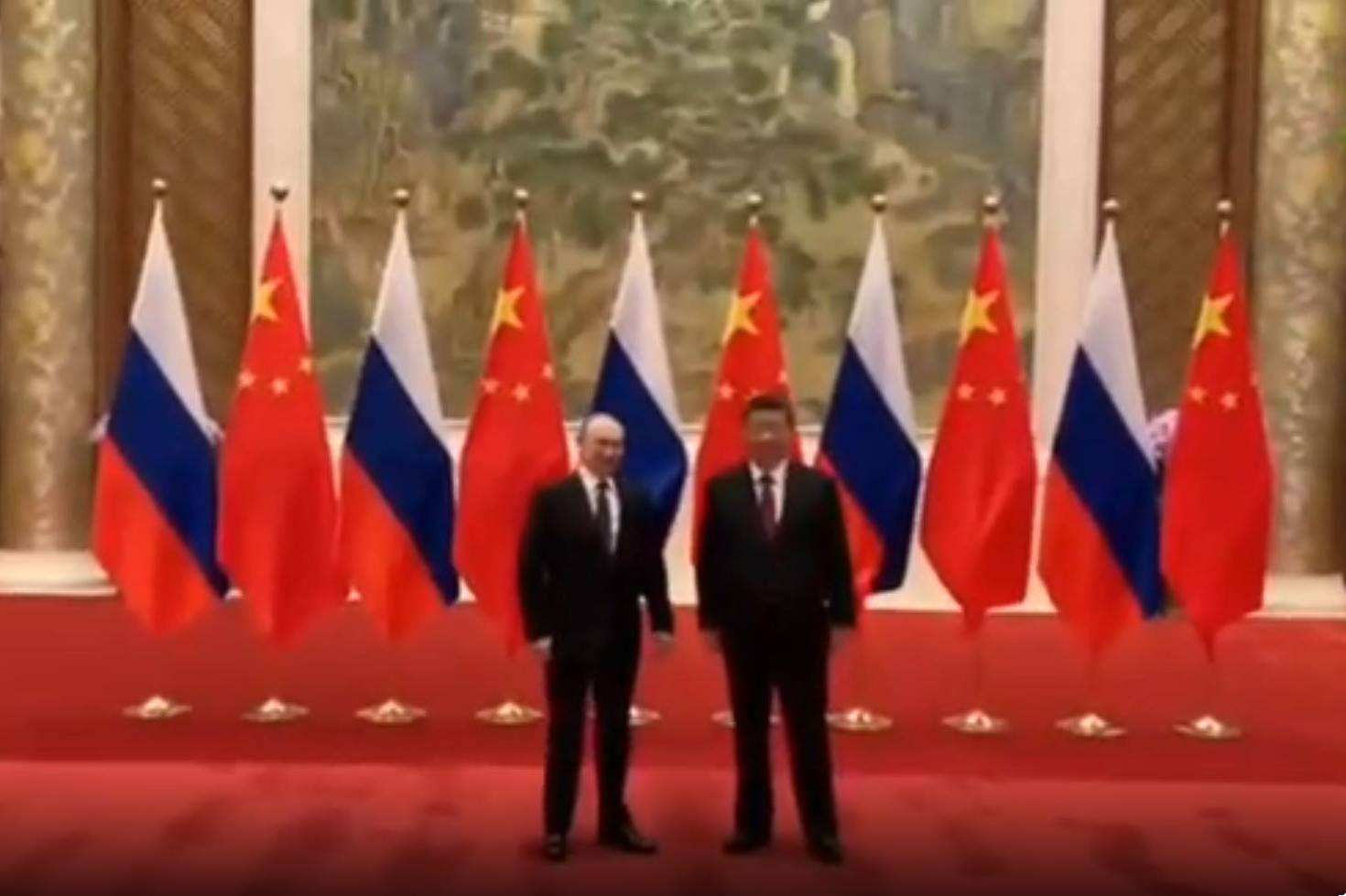 Путин и Си Цзиньпин не стали жать друг другу руки при встрече