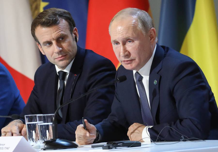 Президент Франции Эмманюэль Макрон и президент РФ Владимир Путин © ТАСС / EPA / LUDOVIC MARIN / POOL