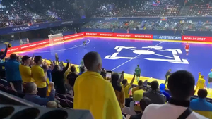 Фанаты Украины кричали "Кто не скачет, тот москаль" на матче ЧЕ по мини-футболу с Россией
