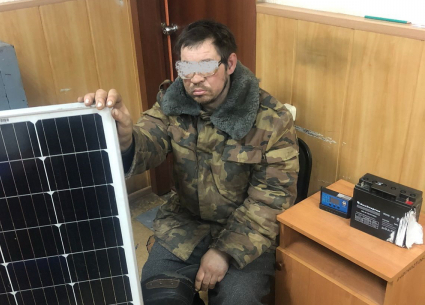 Мужчина украл солнечные батареи светофора © МВД по Омской области 