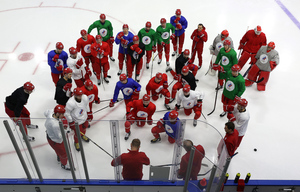 Сборная России по хоккею отменила намеченную на завтра ледовую тренировку