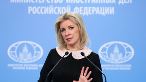 Захарова связала нападки на Россию с шатким положением Байдена и Джонсона