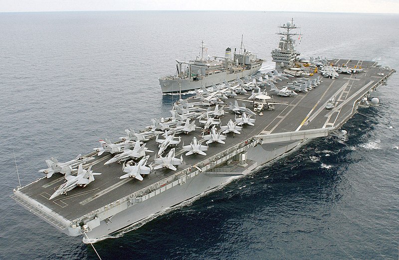 <p>Фото © <a href="https://ru.wikipedia.org/wiki/USS_Harry_S._Truman_(CVN-75)#/media/%D0%A4%D0%B0%D0%B9%D0%BB:030117-N-9851B-027_USS_Harry_Truman_alongside_Military_Sealift_Command_ship_USNS_Spica_(T-AFS_9).jpg" target="_blank" rel="noopener noreferrer">Wikipedia</a></p>