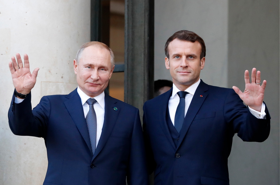 Президент России Владимир Путин и президент Франции Эмманюэль Макрон. Фото © ТАСС / Григорий Дукор