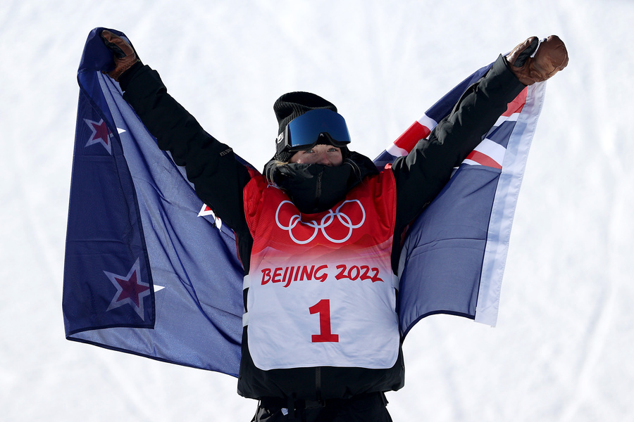 Зои Садовски-Синнотт после победы на Олимпиаде в Пекине © Twitter / Olympics