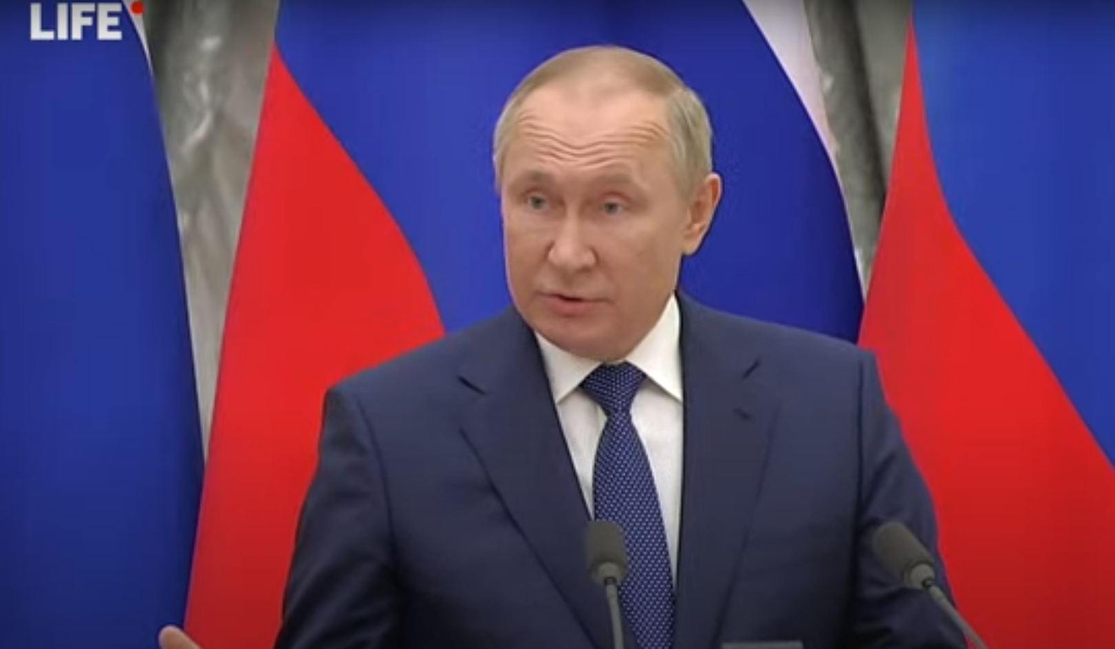 Путин заявил, что предлагал Порошенко политическое убежище
