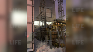 Лайф публикует видео с места обрушения лифта в тюнинг-центре в Подмосковье