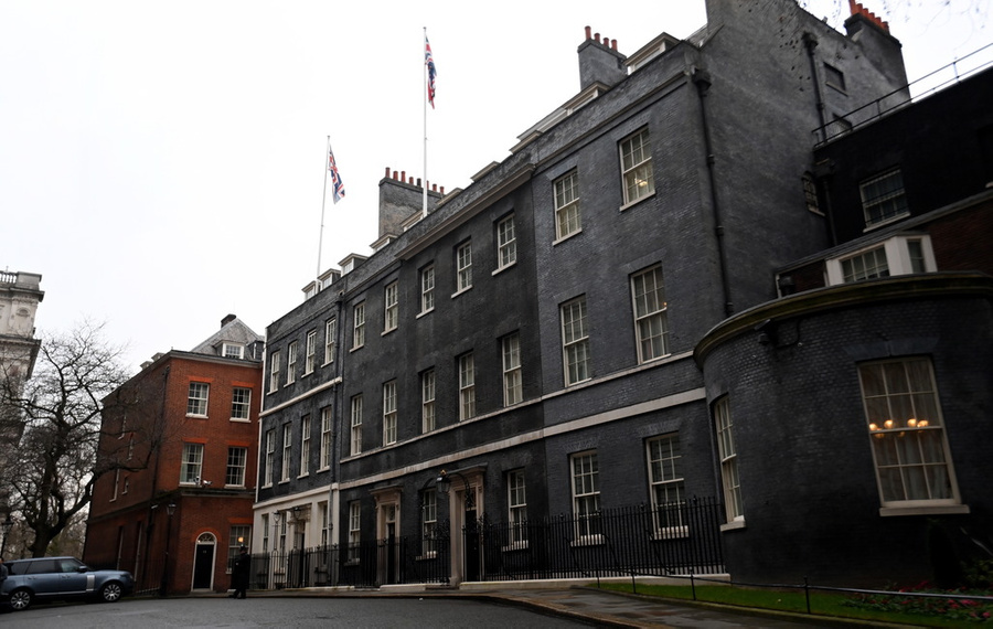 <p>Резиденция премьер-министра Великобритании на Даунинг-стрит, 10, в Лондоне. Фото © ТАСС / EPA / ANDY RAIN</p>
