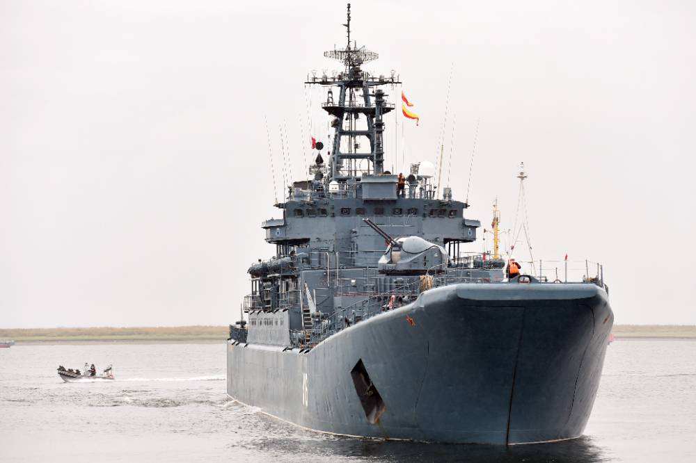 Отряд российских десантных кораблей начал переход из Средиземного в Чёрное море