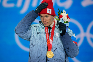 Российский лыжник Большунов снялся со спринта на Олимпиаде-2022