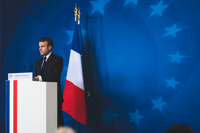 <p>Эмманюэль Макрон. Фото © <a href="https://www.elysee.fr/en/emmanuel-macron/four-years-working-for-europe" target="_blank" rel="noopener noreferrer">Сайт</a><a href="https://www.elysee.fr/en/emmanuel-macron/2020/07/21/the-agreement-reached-at-the-european-council-is-unprecedented-on-french-tv-channel-tf1-emmanuel-macron-discusses-the-issues-of-the-agreement-and-its-impact-for-france" target="_blank" rel="noopener noreferrer"> </a>президента Франции</p>