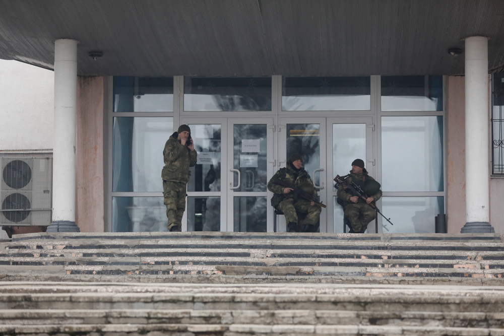 Военные в Станице Луганской. Фото © LIFE / Антон Старков