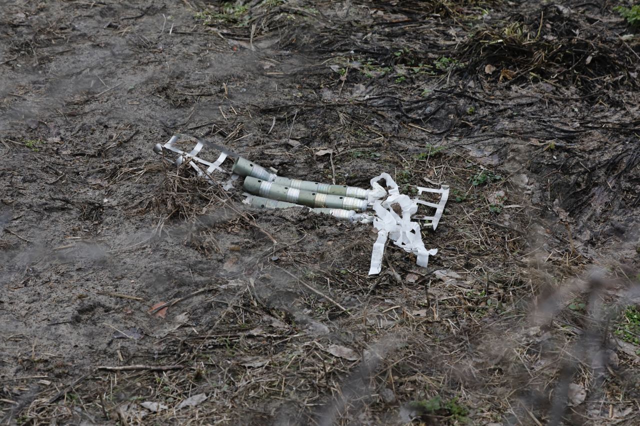 Неразорвавшиеся кассетные боеприпасы. Фото © LIFE / Антон Старков