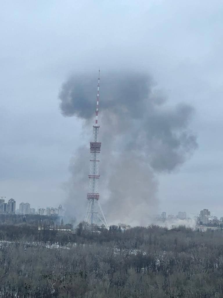Кадры взрыва после попадания снаряда в киевскую телевышку. Фото © Telegram / ДНР ZA ПУТИНА!
