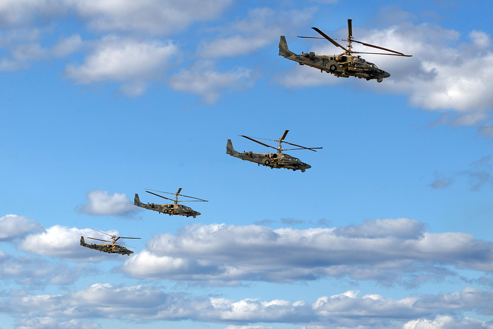 Вертолёты Ка-52. Фото © ТАСС / Вадим Савицкий / Пресс-служба Минобороны РФ