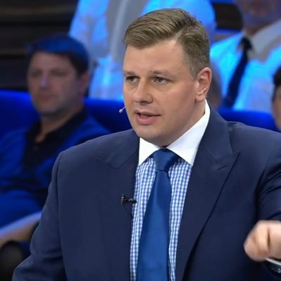 <p>Постарайтесь быть честны, постарайтесь создать собственное благо, перестаньте быть руководимы исключительно одним центром. Так вкратце можно расшифровать сигналы Си Цзиньпина Европе. Потому что это стало бы благом и для самого Китая, который сможет вести независимую политику с каждым государством отдельно. Ведь сейчас любые торговые операции Китая должны быть согласованы с США, что связывает Пекин. И поэтому лидер Китая намекает: будьте автономны, за этим стоят огромные деньги и ресурсы, почувствуйте себя свободными</p>