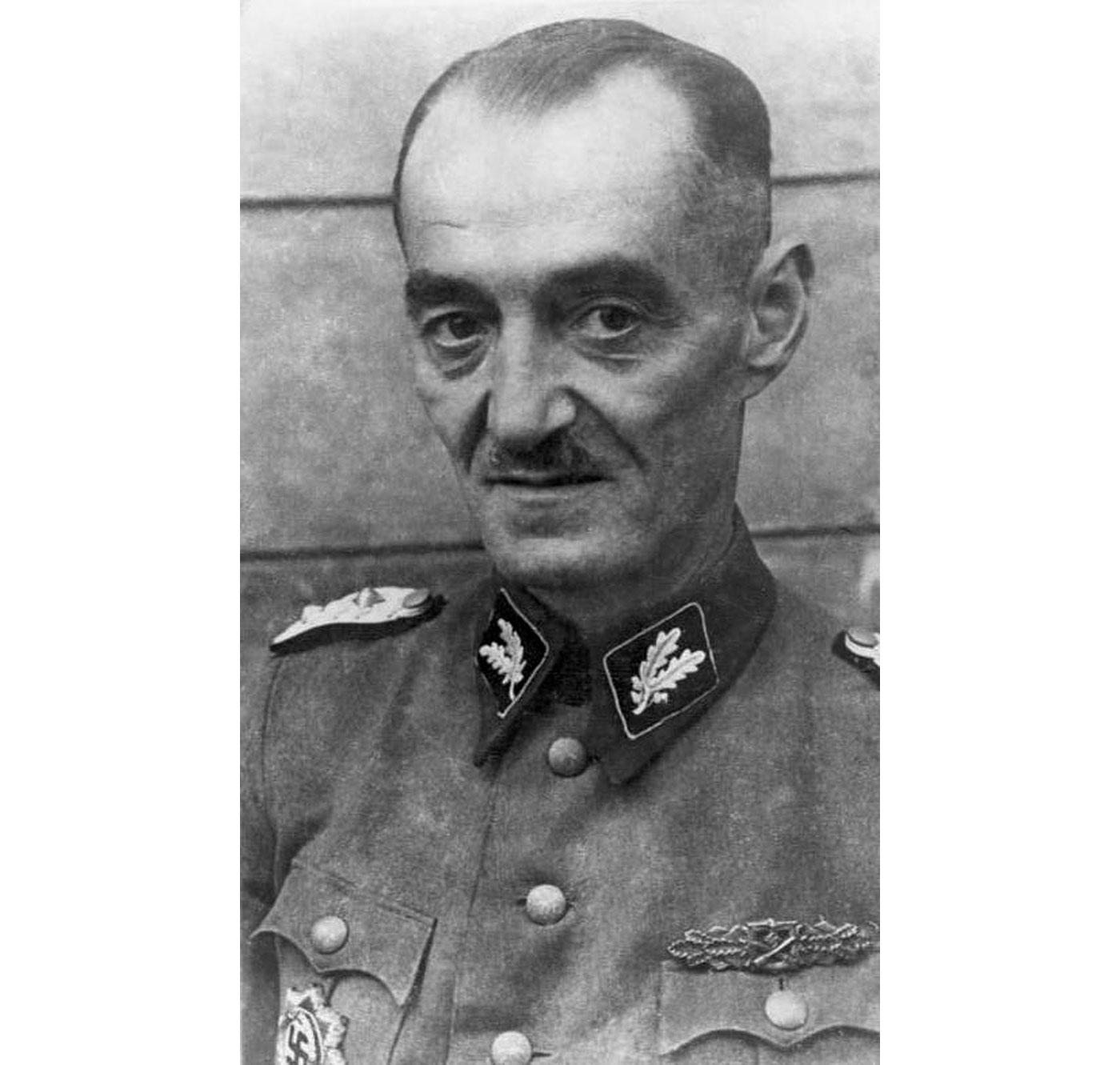 Оскар Дирлевангер в звании оберфюрера СС, 1944. Фото © Wikipedia