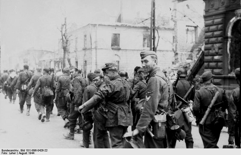 Варшавское восстание, вступление солдат ваффен-СС. Фото © Wikipedia