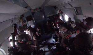 Минобороны РФ показало видео взятия украинского аэродрома российским десантом