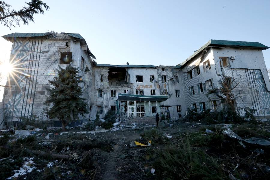 Больница в Волновахе после обстрела солдатами ВСУ. Обложка © ТАСС / Михаил Терещенко