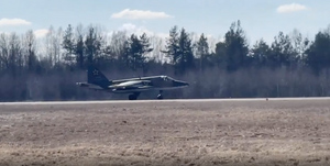 Минобороны показало кадры уничтожения штурмовиками Су-25 складов с боеприпасами ВСУ