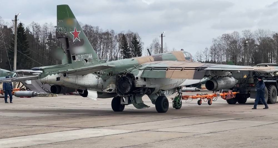 Повреждённый российский штурмовик Су-25. Фото © ТАСС