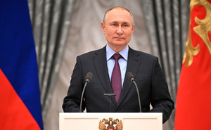 Песков подтвердил, что во вторник состоится разговор Путина и Макрона