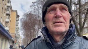 Пенсионер из Донецка не смог сдержать слёз, говоря о жертвах атаки "Точкой-У"