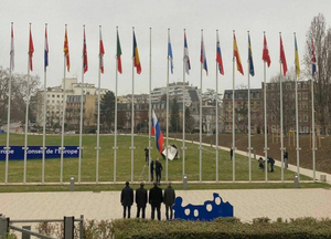 Совет Европы исключил Россию из организации и спустил с флагштока триколор