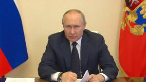 Путин: "Империя лжи" Запада бессильна против правды и справедливости