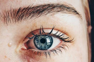 Офтальмолог Шилова предупредила о риске лишиться зрения из-за туши