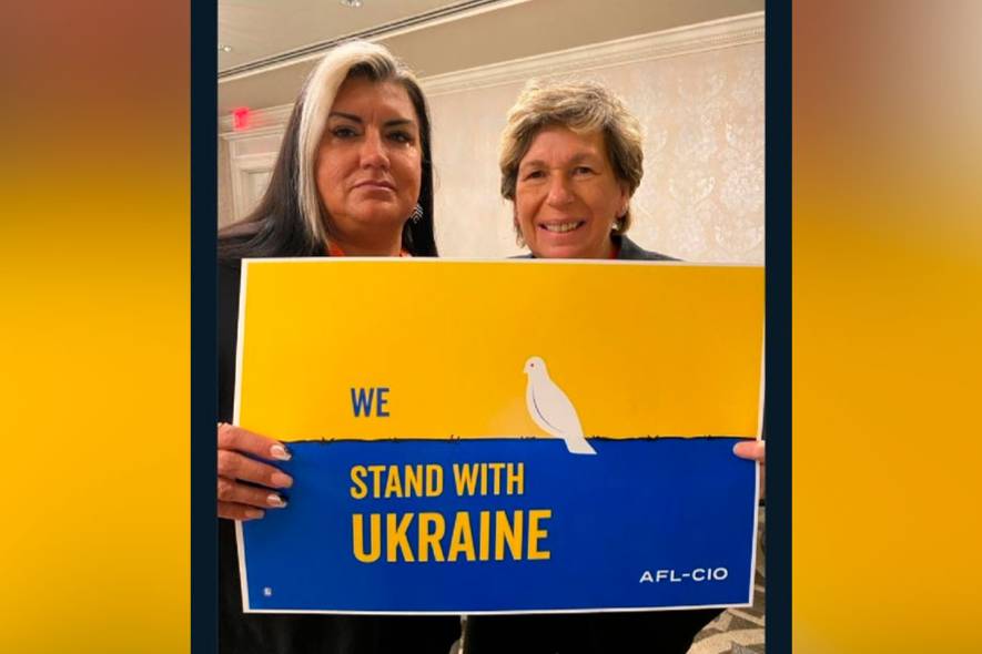 Плакат с неправильным изображением флага Украины из удалённой публикации чиновницы. Скриншот © Twitter / Corey A. DeAngelis