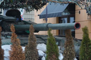 Беженцы из Мариуполя рассказали, как украинский танк открыл огонь по их дому