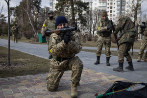 Провокации против России: Украинские силовики убивают гражданское население ради картинки в СМИ