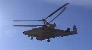 Минобороны показало видео ракетных ударов вертолётов Ка-52 по позициям националистов