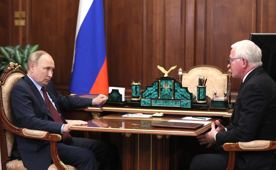 Владимир Путин и Александр Шохин. Обложка © Kremlin.ru