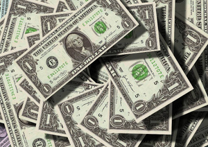 Курс доллара на Мосбирже опустился ниже 55 рублей впервые с 4 июля