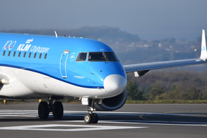 Авиакомпания KLM сообщает клиентам об отмене рейсов в Россию "по политическим причинам"