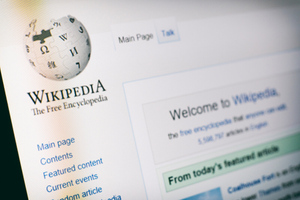 Роскомнадзор потребовал, чтобы "Википедия" удалила фейковую информацию о спецоперации на Украине